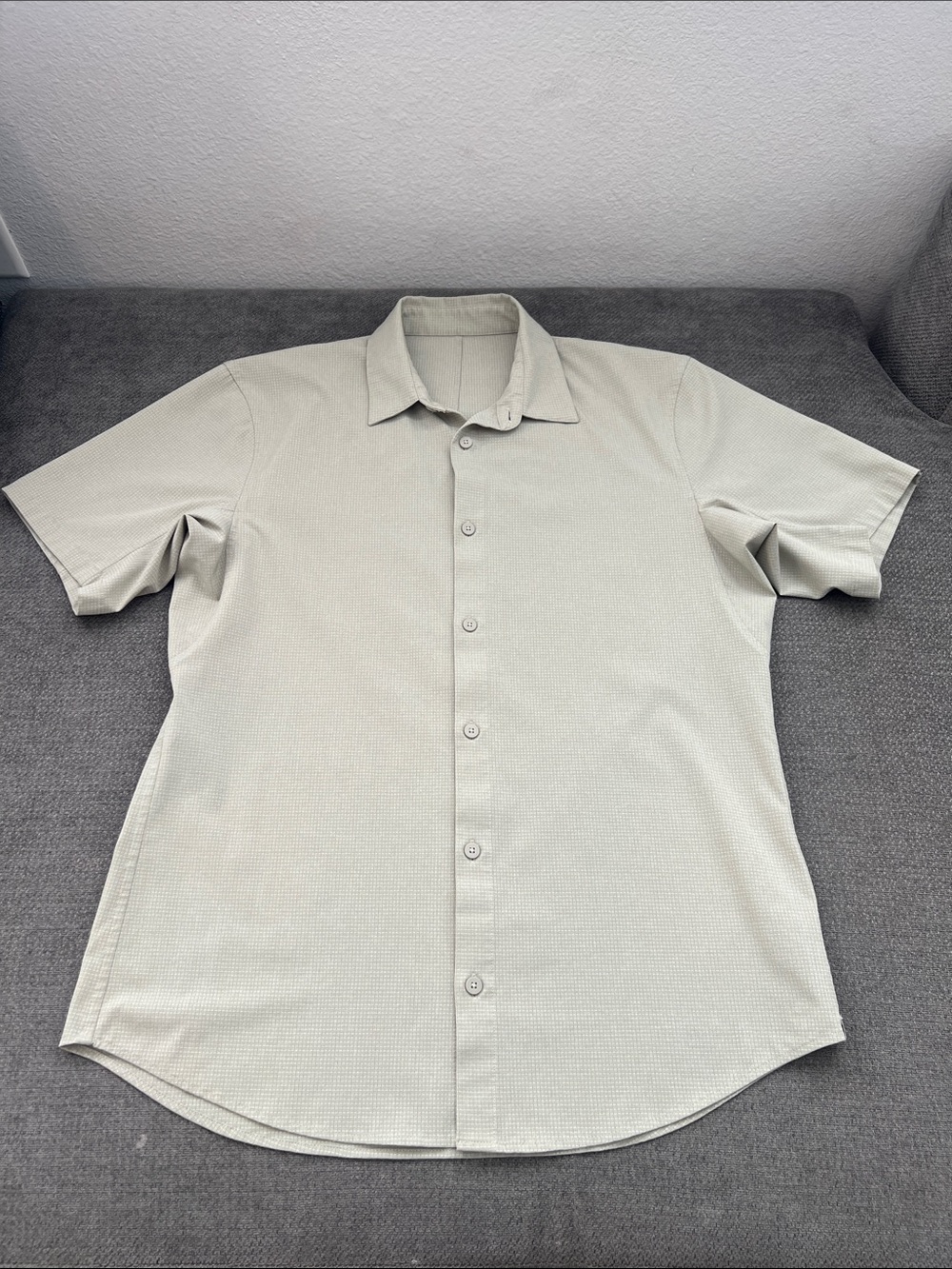 lululemon athletica Men's Short-Sleeve Button-Down Shirt in Light Sand